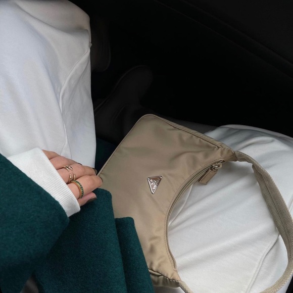 Prada bag 💜 - Picture 9 of 17